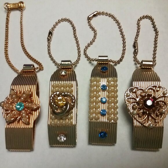 Vintage Gold Tone Glove Clip with Chain 1950's - Picture 1 of 7